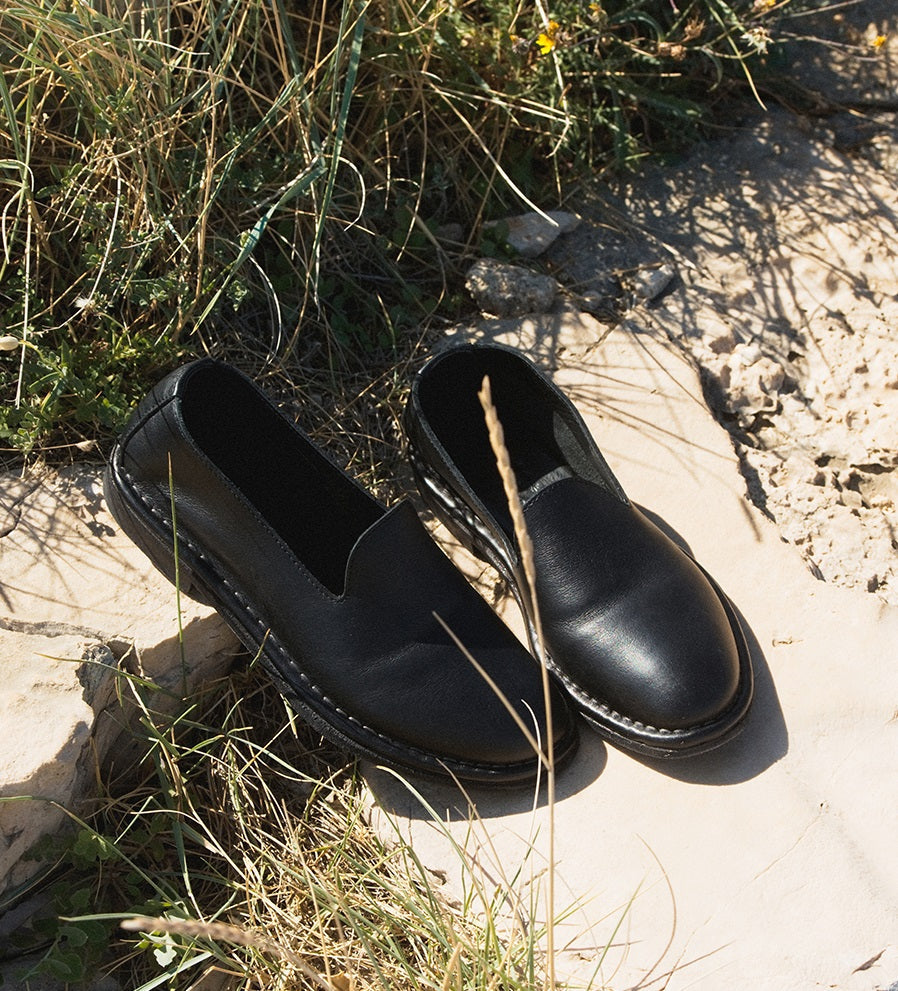 HAND 06 SLIPPERS – Black