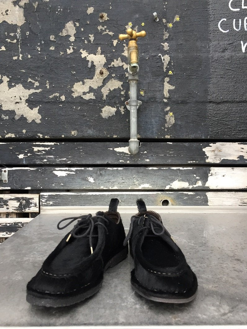HAND 09 – Black Pony