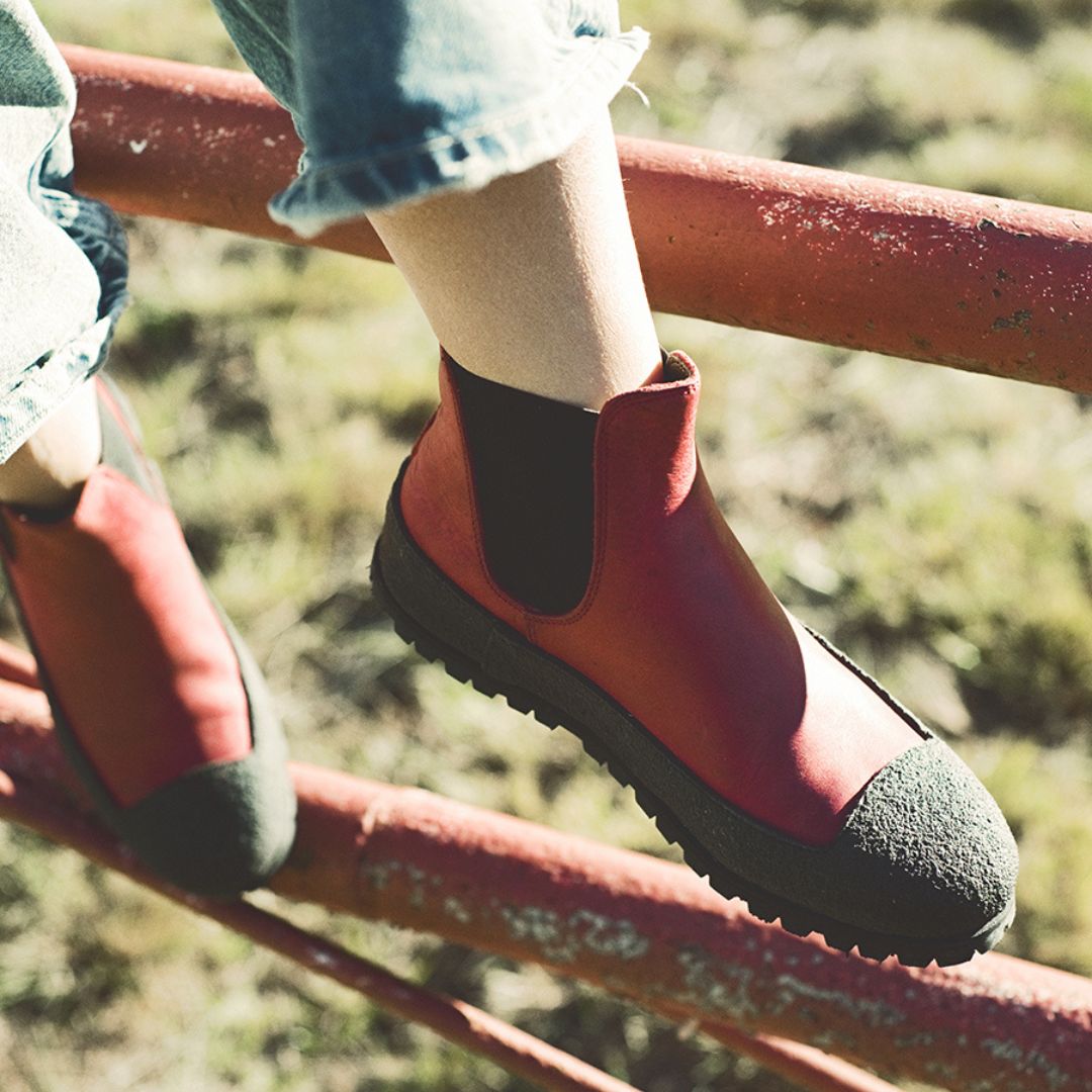 CR25 CHELSEA BOOTS – Red